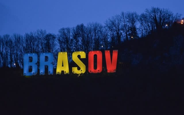 Brașov marchează Ziua Limbii Române prin iluminarea simbolurilor în culorile drapelului