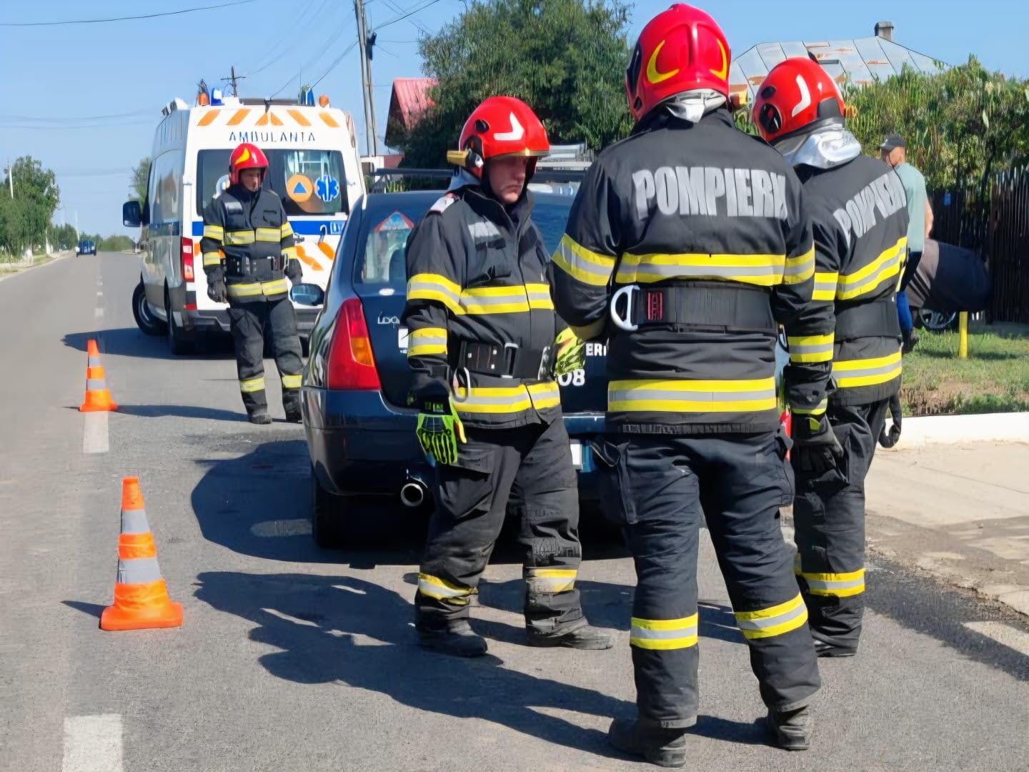 Un bărbat cu traumatisme la cap și mâini, transportat la spital după accident rutier în Blejești