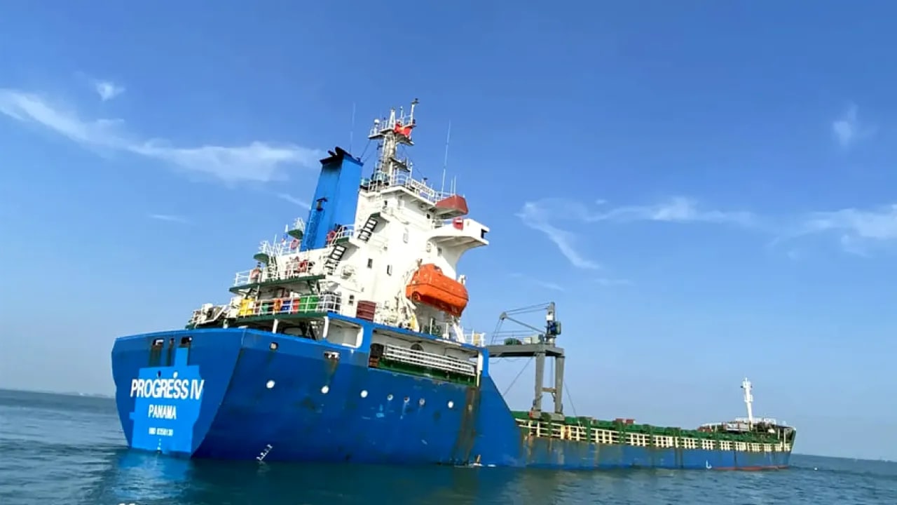 Containere plutind în Marea Neagră după scufundarea navei PROGRESS IV Containere plutind în Marea Neagră după scufundarea navei PROGRESS IV