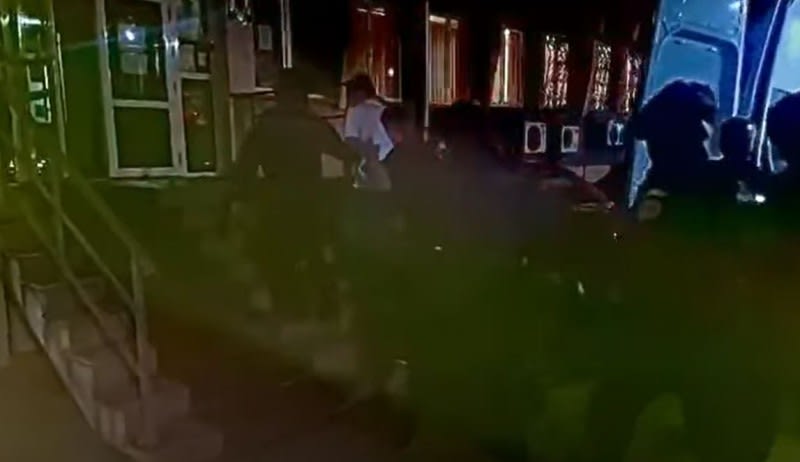 Trei tineri din Botoșani, arestați preventiv după ce au fost surprinși în flagrant delict Trei tineri din Botoșani, arestați preventiv după ce au fost surprinși în flagrant delict