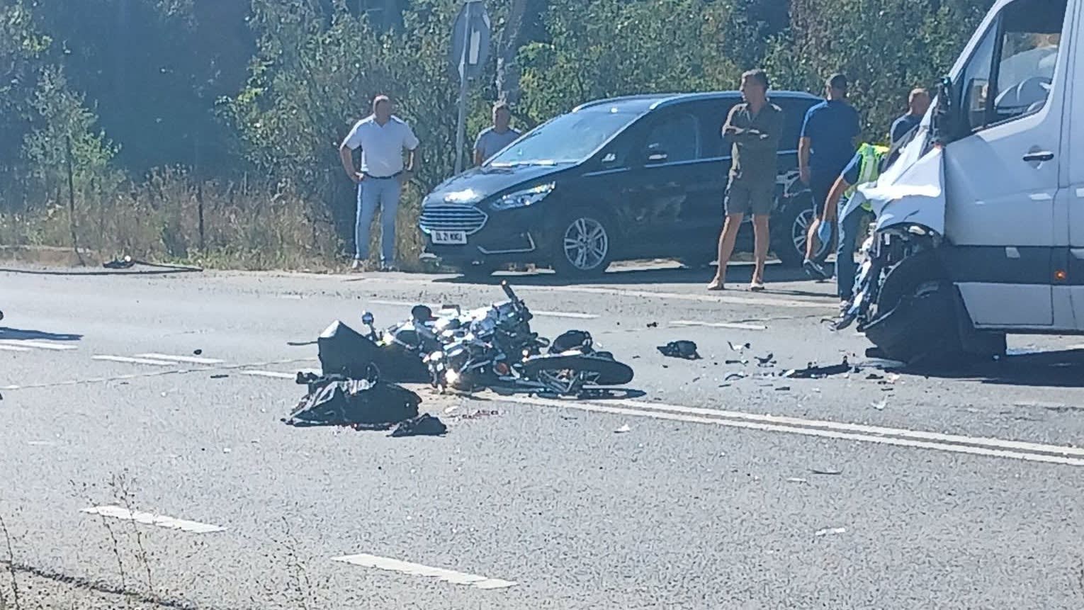 Echipaje de prim-ajutor intervenind la accident rutier pe DN 1F Topa Mică Echipaje de prim-ajutor intervenind la accident rutier pe DN 1F Topa Mică