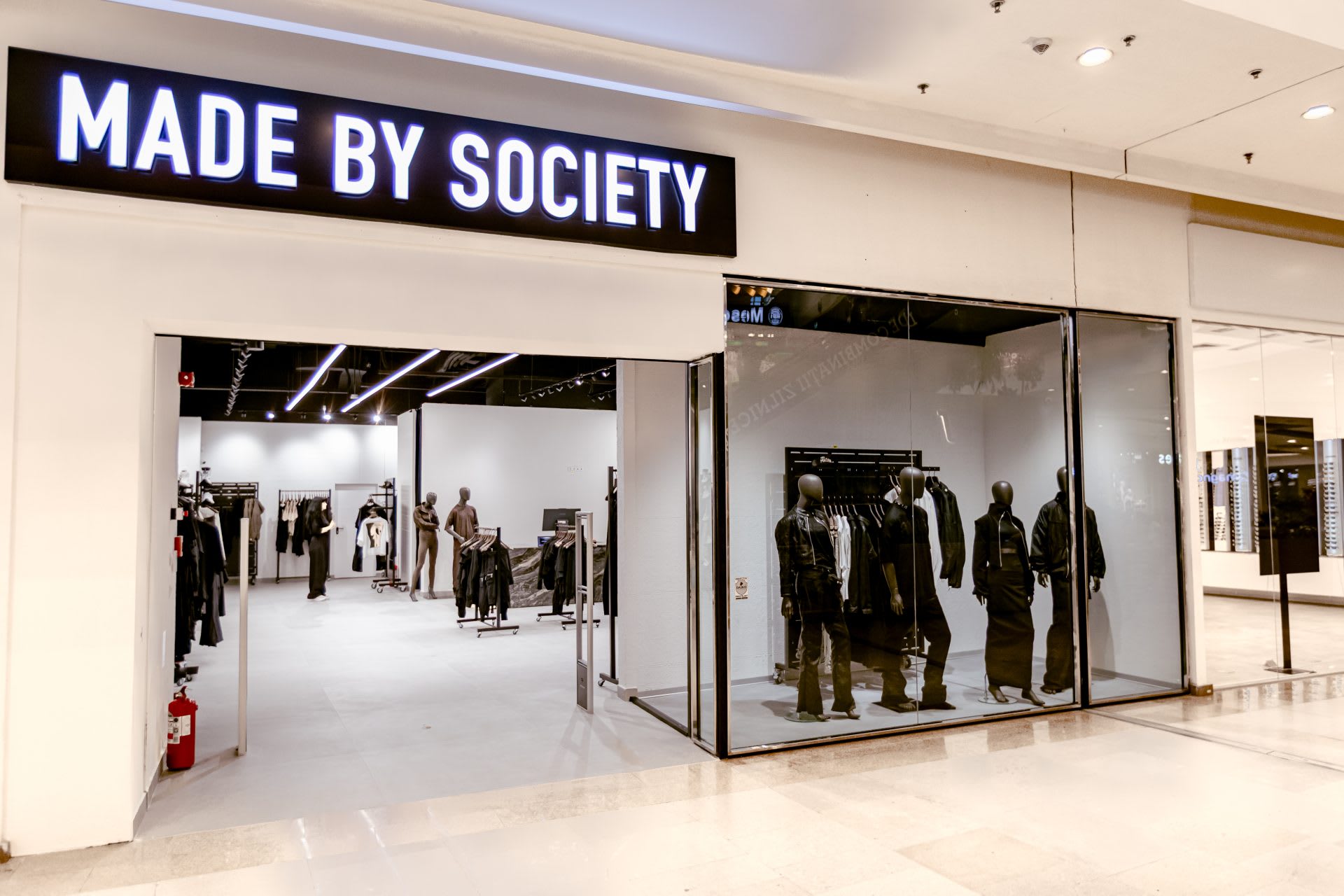 Made by Society a deschis două magazine în Iulius Town și redeschide locația din Palas Iași