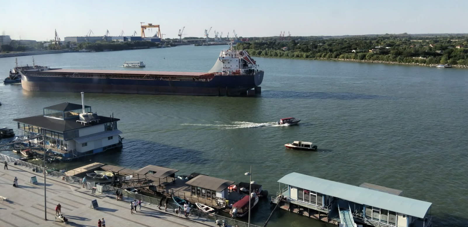 Nava maritimă S-Line în portul Tulcea după impact Nava maritimă S-Line în portul Tulcea după impact