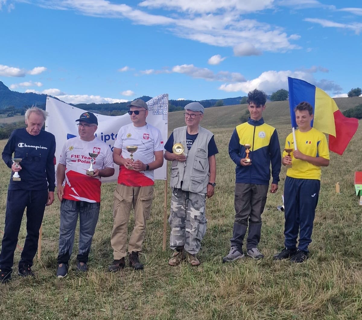 Doi puști din Ploiești cuceresc șapte medalii la Cupa Mondială de aeromodelism din Slovacia
