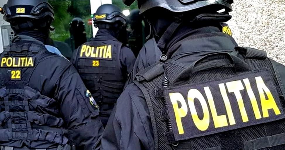 Polițiști și echipamente pentru consum de droguri la o pensiune din Hunedoara