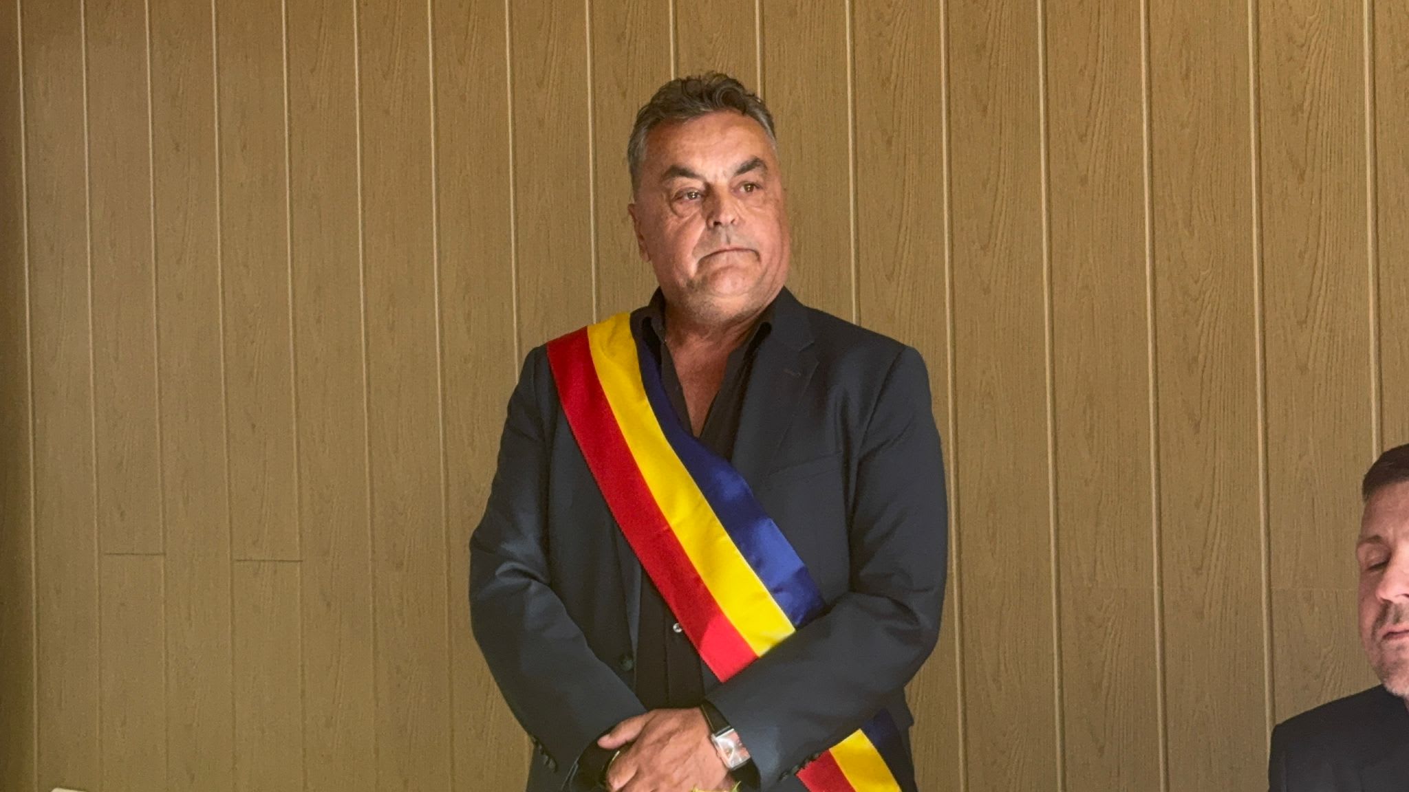 Constructori modernizând Căminul Cultural din Orlești, Vâlcea Constructori modernizând Căminul Cultural din Orlești, Vâlcea