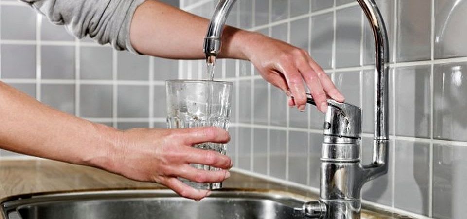 Reparații la rețeaua de apă în Cluj-Napoca, muncitori în acțiune Reparații la rețeaua de apă în Cluj-Napoca, muncitori în acțiune
