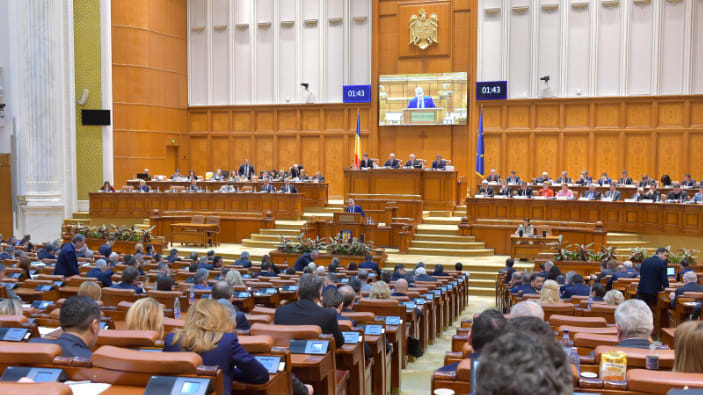 Parlamentul începe sesiunea de toamnă cu negocieri pentru un nou Guvern