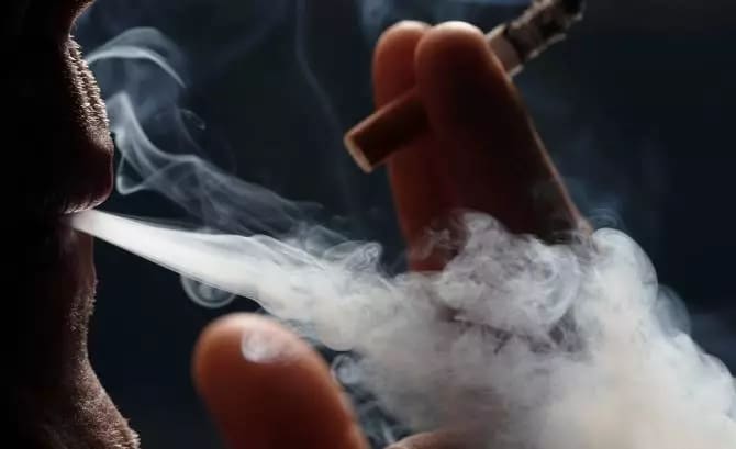 Târgoviște: Bărbat de 54 de ani reținut după două furturi de țigări în aceeași noapte