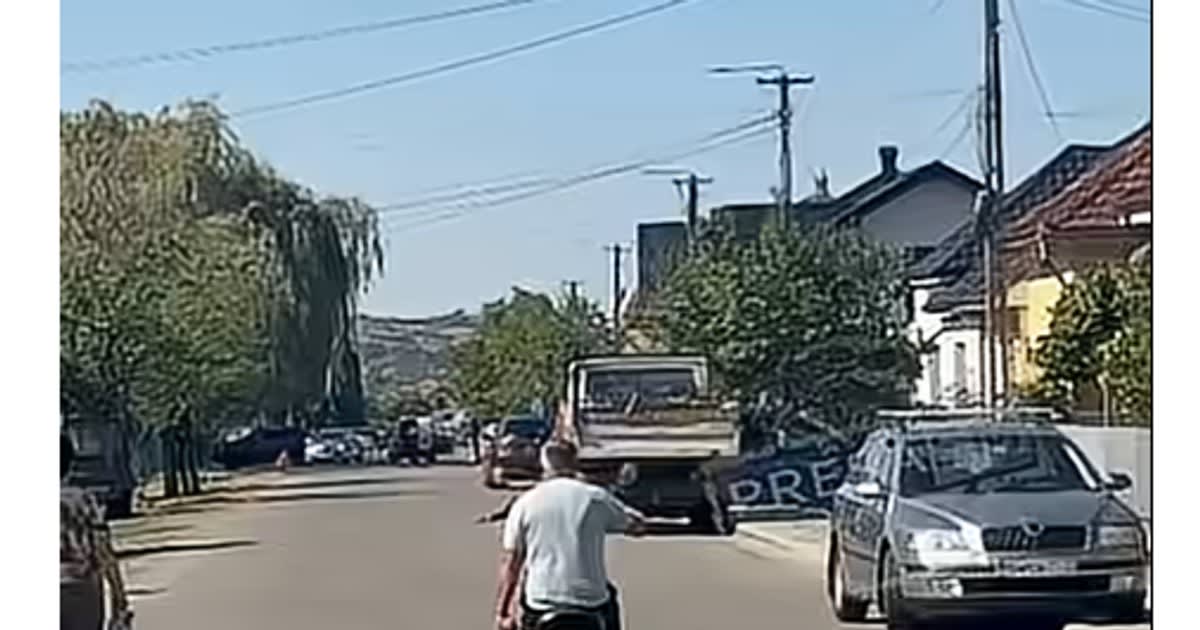 Viceprimar transportând obuz cu scuterul în Satu Mare Viceprimar transportând obuz cu scuterul în Satu Mare