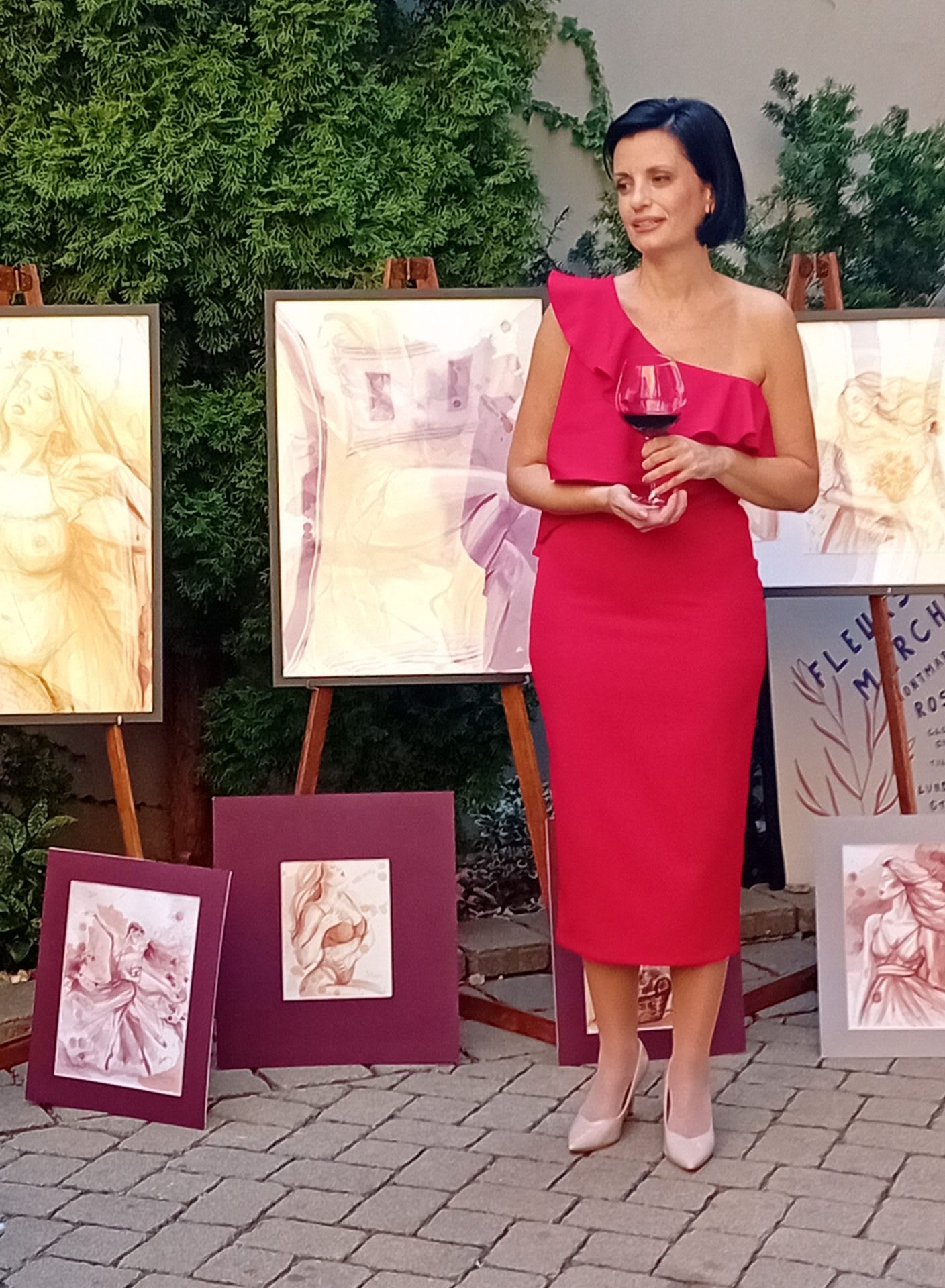 Mira Kovačević prezentând vinore la Timișoara Mira Kovačević prezentând vinore la Timișoara