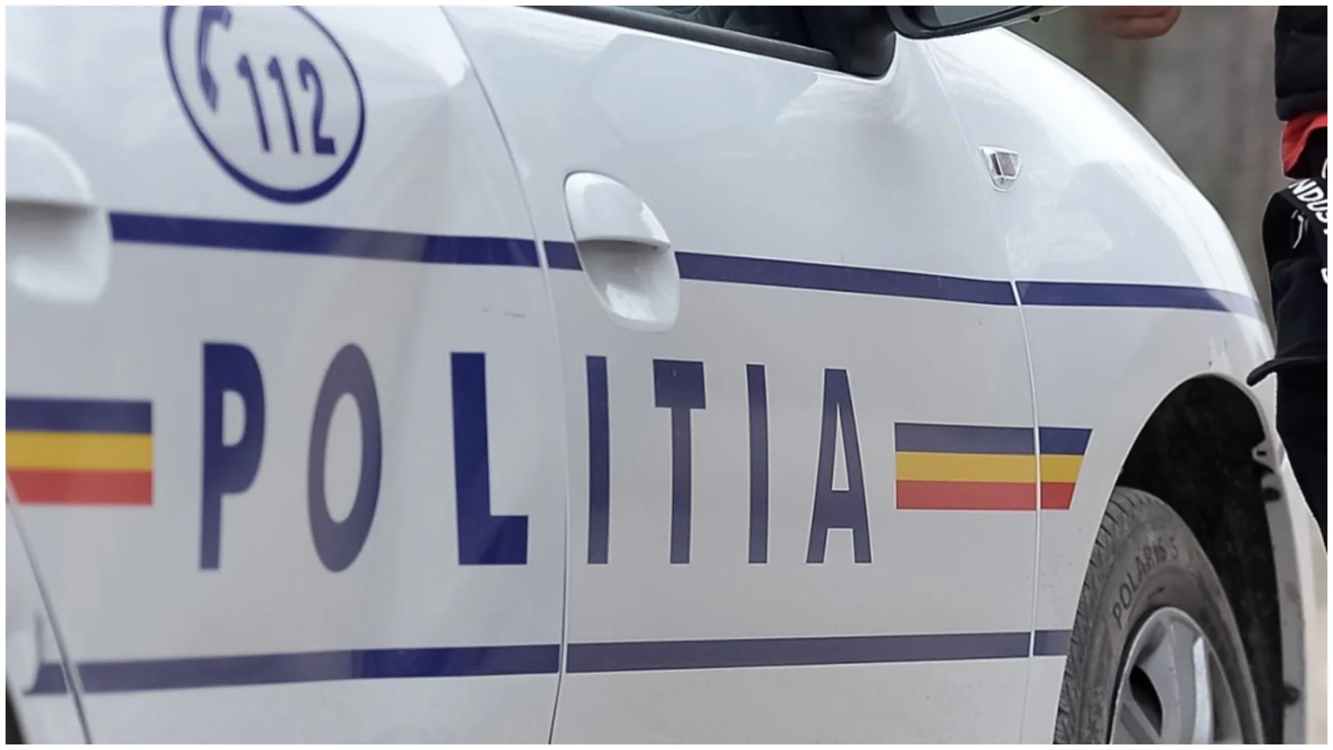 Mașină avariată după accident, cap de pod, județul Mehedinți