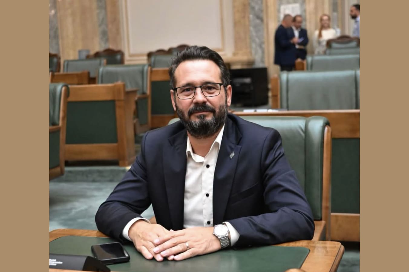 Mihai Coteț în timpul unei întâlniri parlamentare