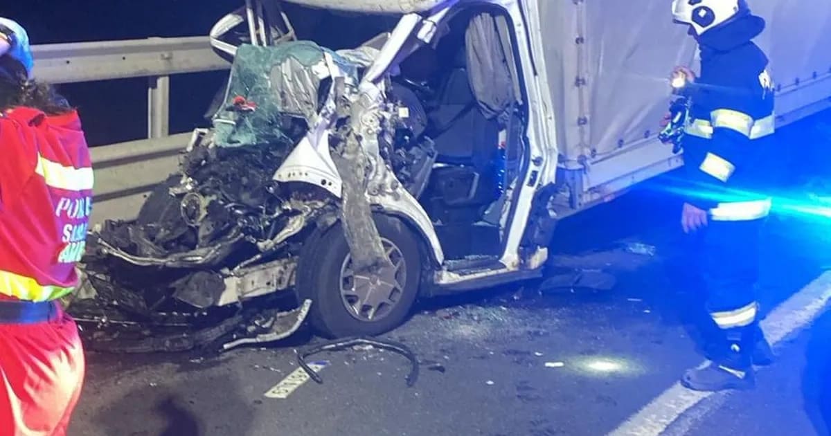 Accident mortal pe A1, la Sibiu. Un bărbat de 34 de ani s-a stins din viață după ce a intrat cu autoutilitara într-un ansamblu rutier