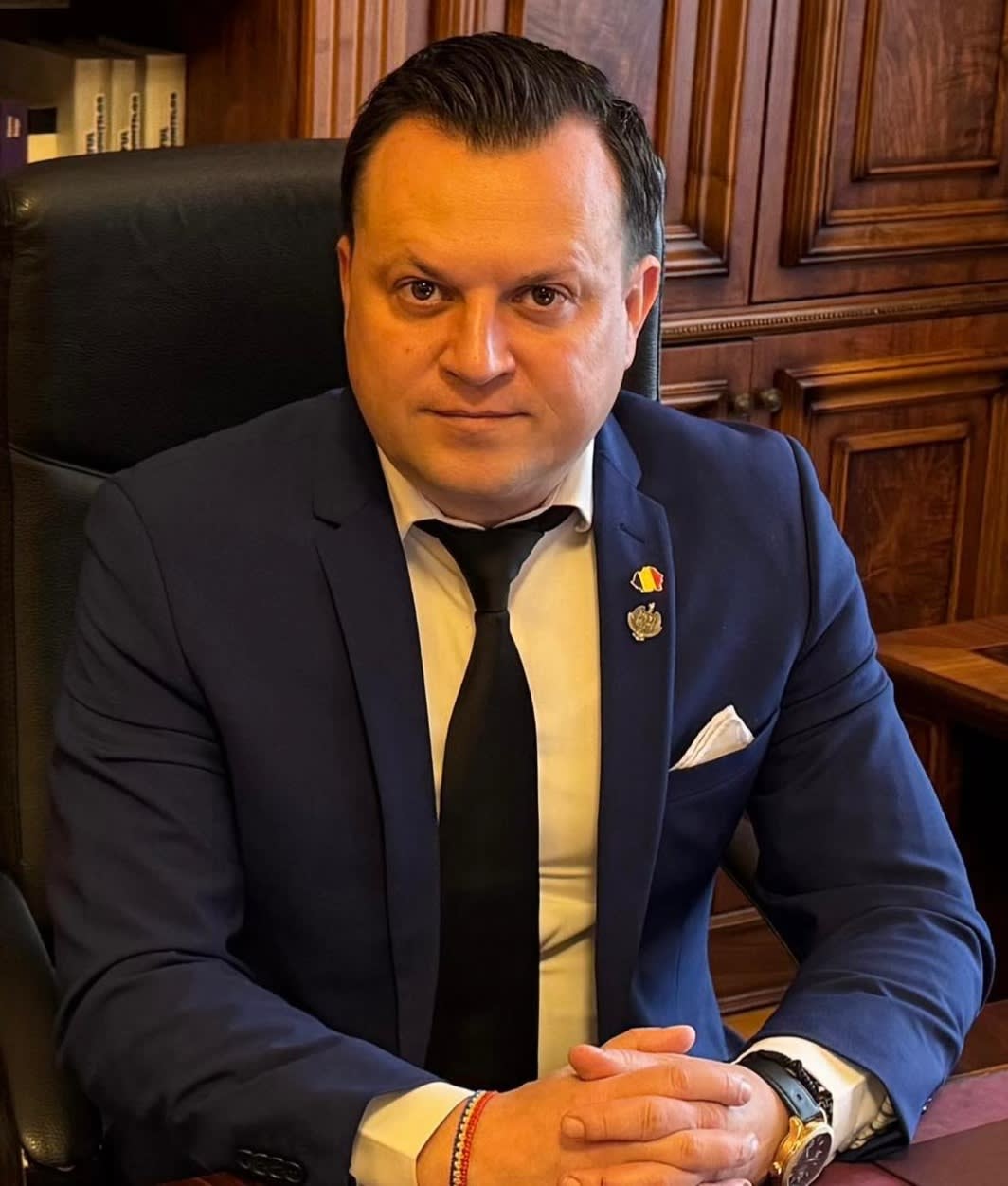 Cătălin Silegeanu la o conferință Cătălin Silegeanu la o conferință