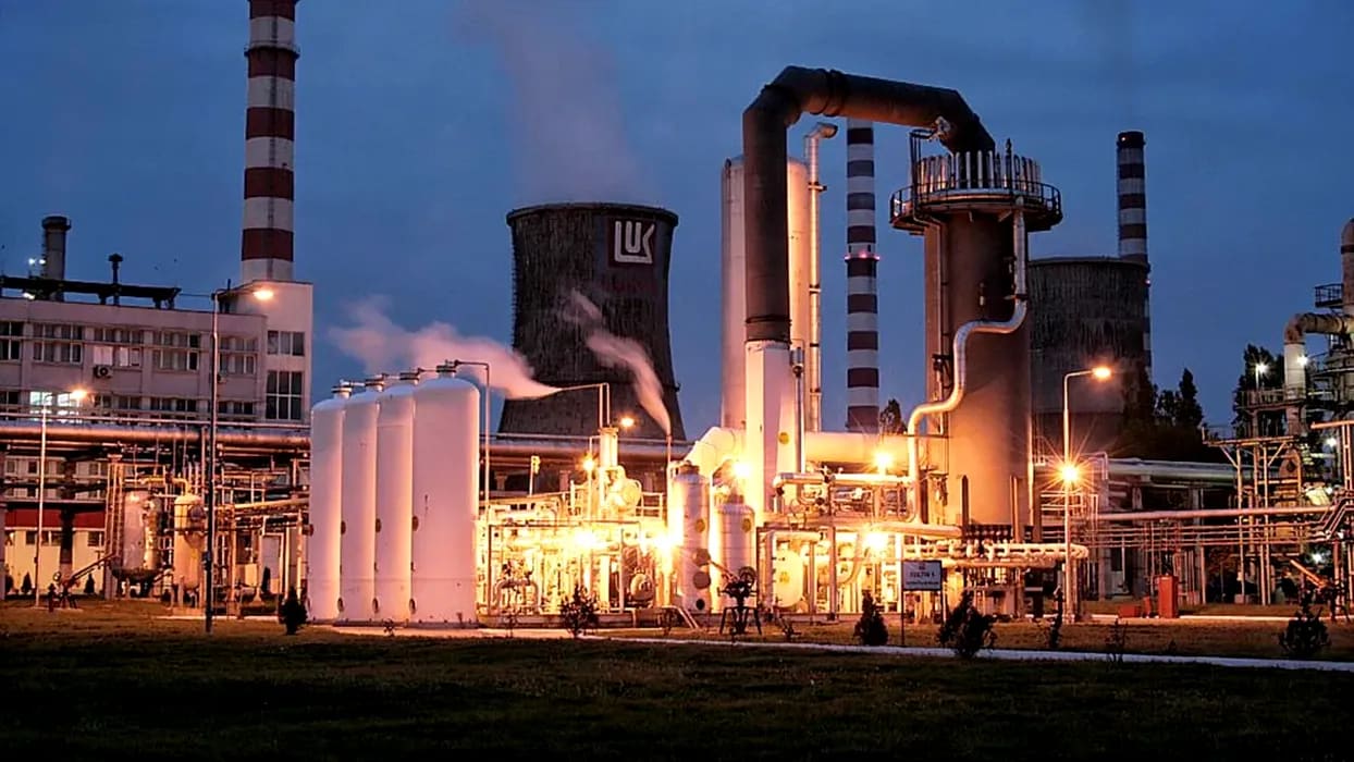 Petrotel Lukoil invocă datorii de peste 936 mil. lei după oprirea rafinăriei din cauza sancțiunilor internaționale
