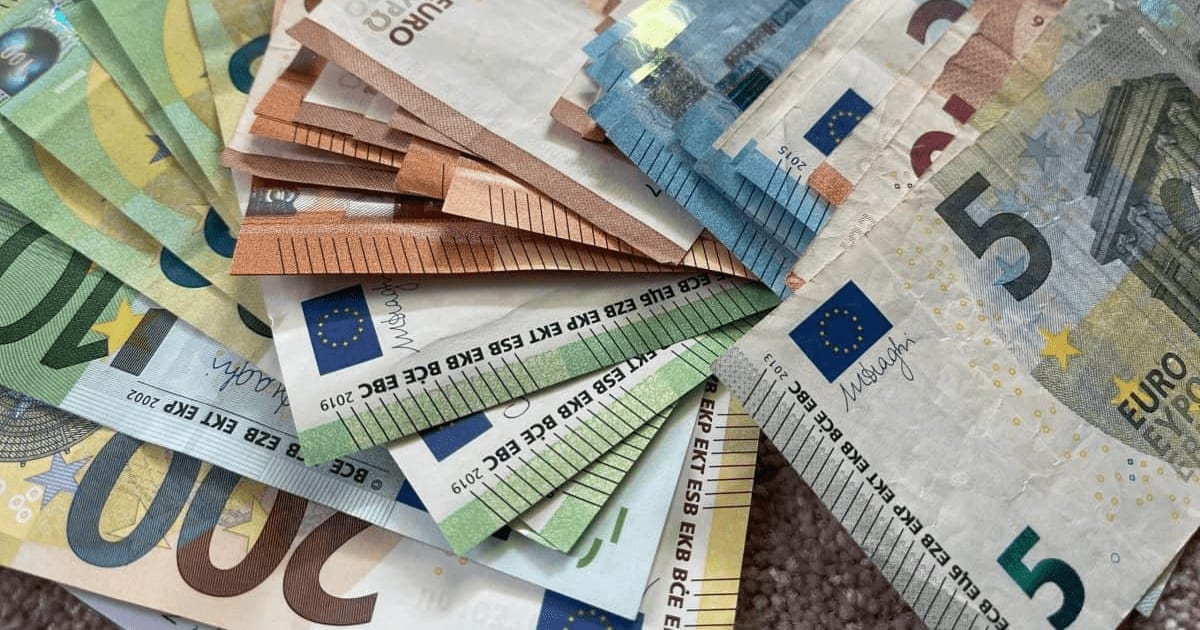 Sean Tookey, britanicul care a câștigat peste 500 de euro curățând morminte