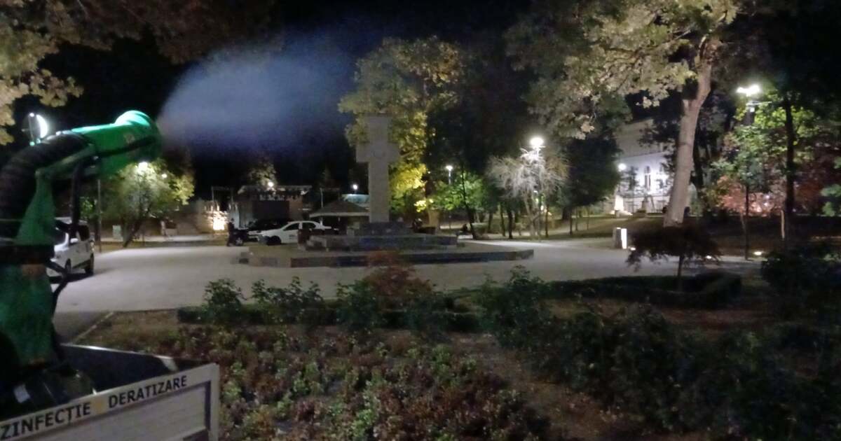 Echipament de stropire împotriva țânțarilor în spații verzi din Arad Echipament de stropire împotriva țânțarilor în spații verzi din Arad