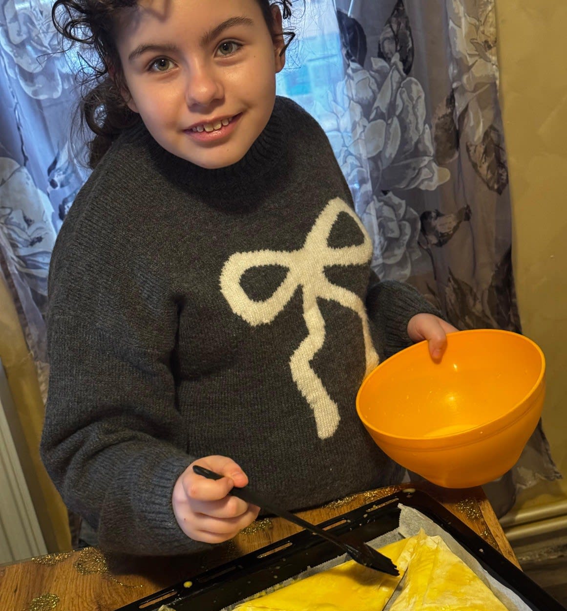Larisa, 12 ani, se pregătește pentru o nouă operație la coloană în septembrie