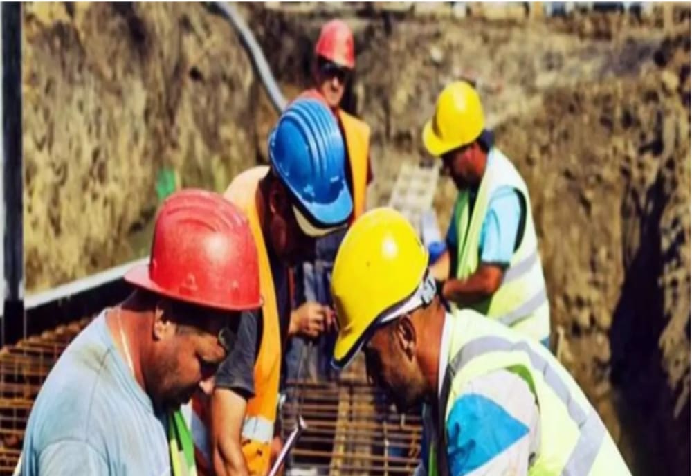 Muncitori străini la locul de muncă Muncitori străini la locul de muncă