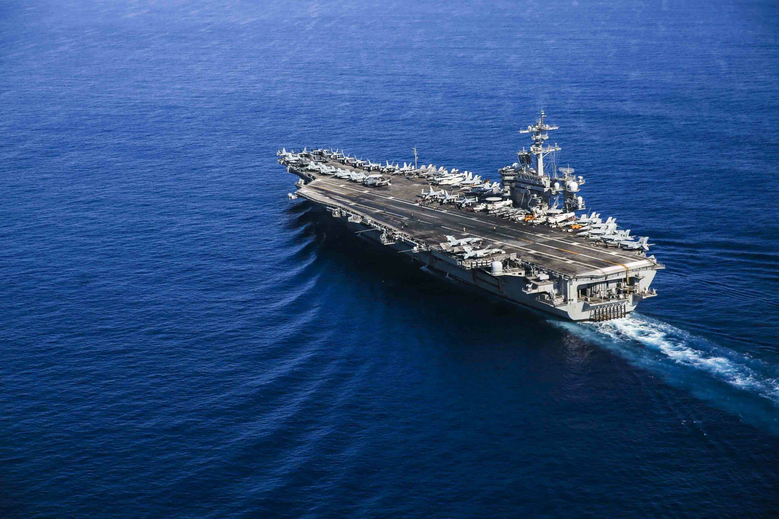 Portavion USS Abraham Lincoln sosind în portul thailandez Laem Chabang Portavion USS Abraham Lincoln sosind în portul thailandez Laem Chabang