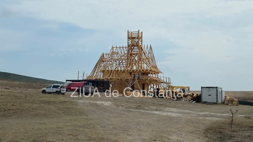 teren cu lucrări de nivelare și fundații în zona Lacului Techirghiol