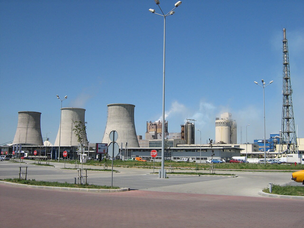 ROMGAZ finalizează formalitățile de preluare a AZOMUREȘ, pregătind reluarea producției
