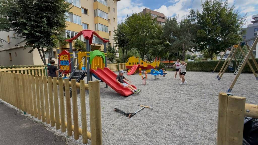 locuri de joacă moderne în Brașov, echipamente noi pentru copii locuri de joacă moderne în Brașov, echipamente noi pentru copii
