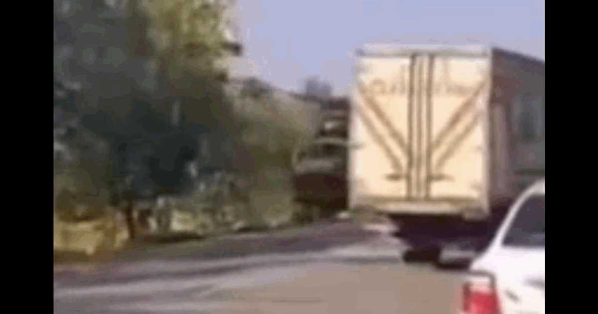 Un elicopter Mi-8 a aterizat de urgență pe o șosea din Sahalin din cauza lipsei de combustibil