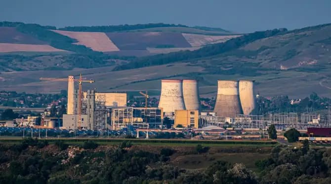 Romgaz demolează turnul de răcire de la Iernut pentru un sistem BESS
