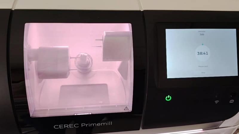 Coroane dentare într-o singură zi pentru pacienții din Neamț: fluxul digital CEREC reduce drumurile la clinică