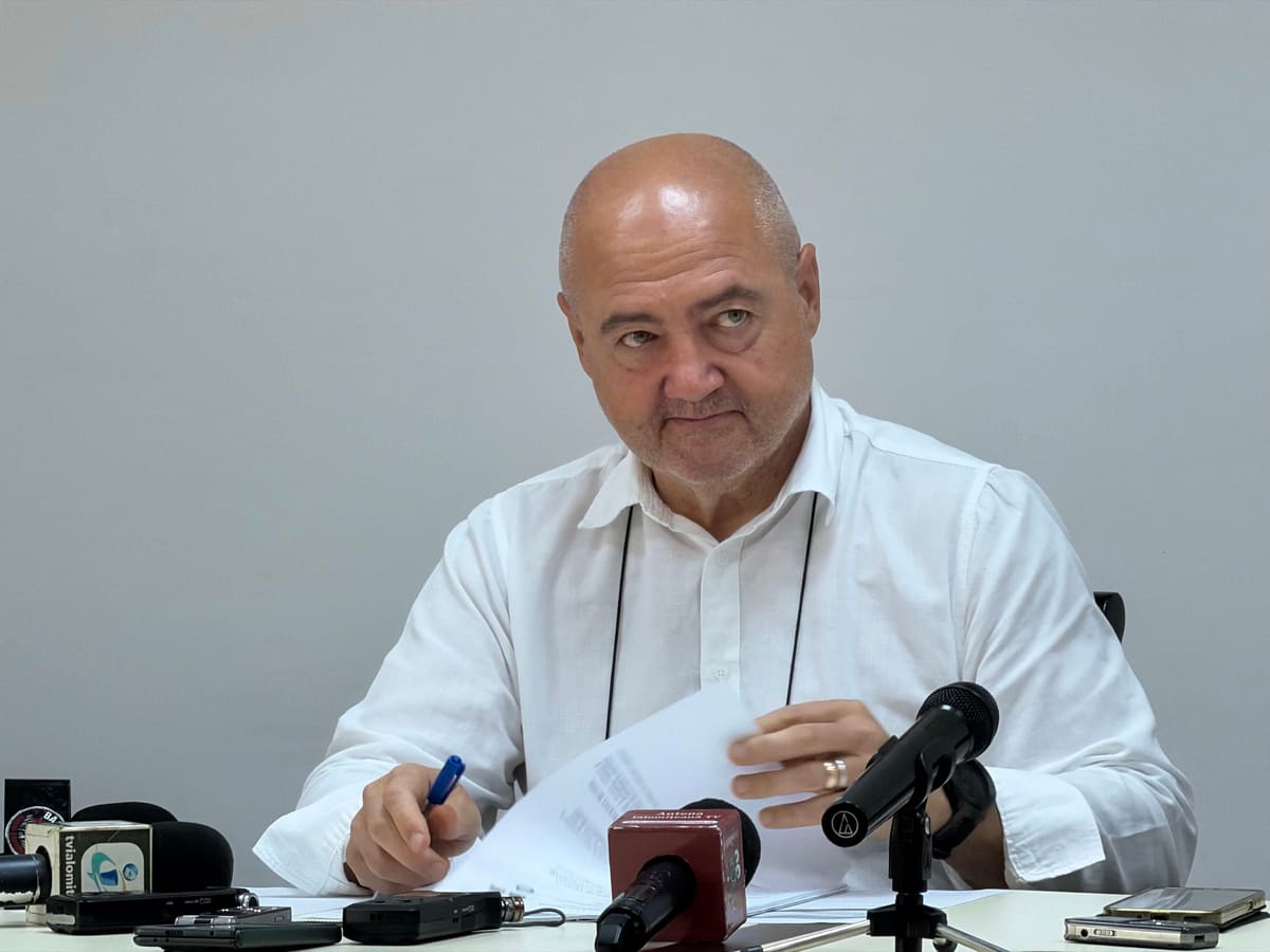 directorul Hoinaru prezentând starea Stației de Epurare din Slobozia directorul Hoinaru prezentând starea Stației de Epurare din Slobozia