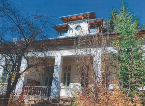 clădire vechi de spital în proces de reabilitare, în Năruja clădire vechi de spital în proces de reabilitare, în Năruja