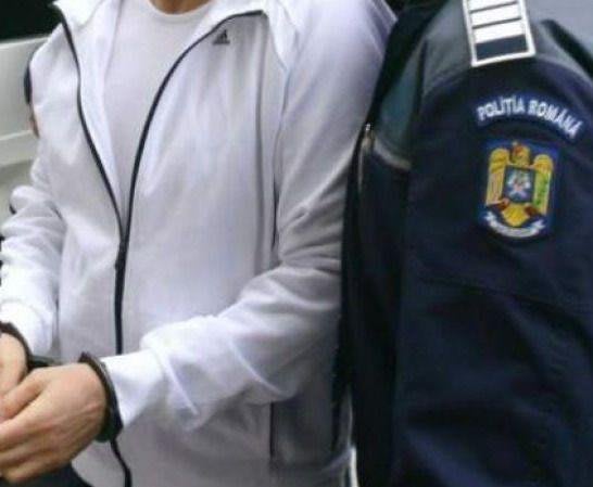Un adolescent de 17 ani, reținut pentru tâlhării și amenințări în Cluj-Napoca