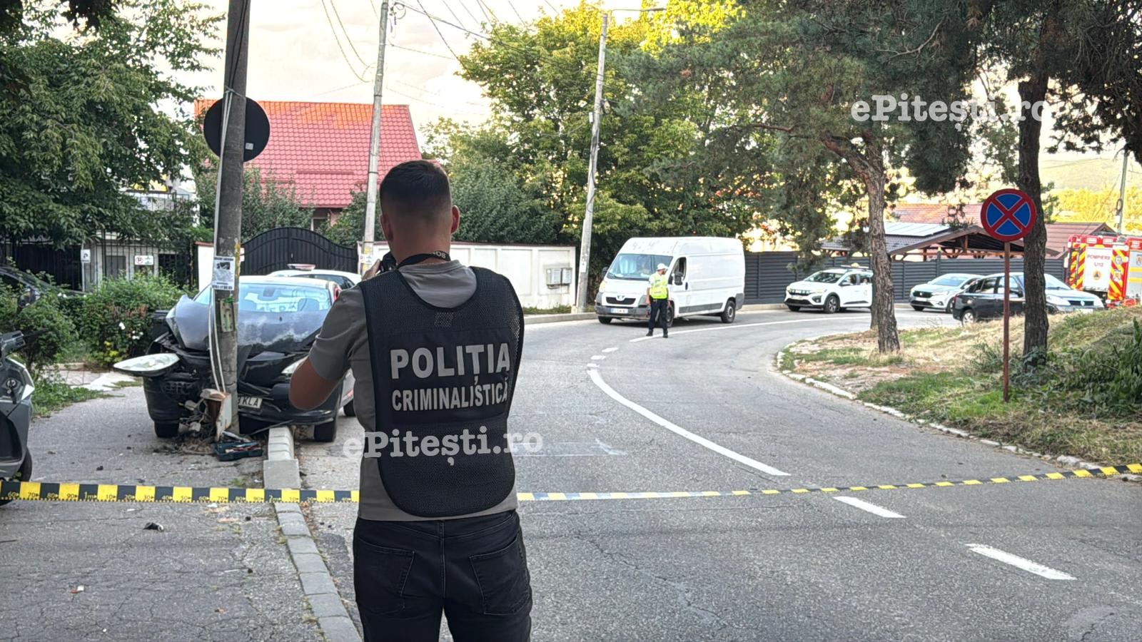 Un accident în Pitești: șofer beat a intrat în coliziune cu motociclu parcat