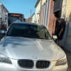 Un autobuz din Oradea a rămas blocat în trafic din cauza unei mașini parcate neregulamentar
