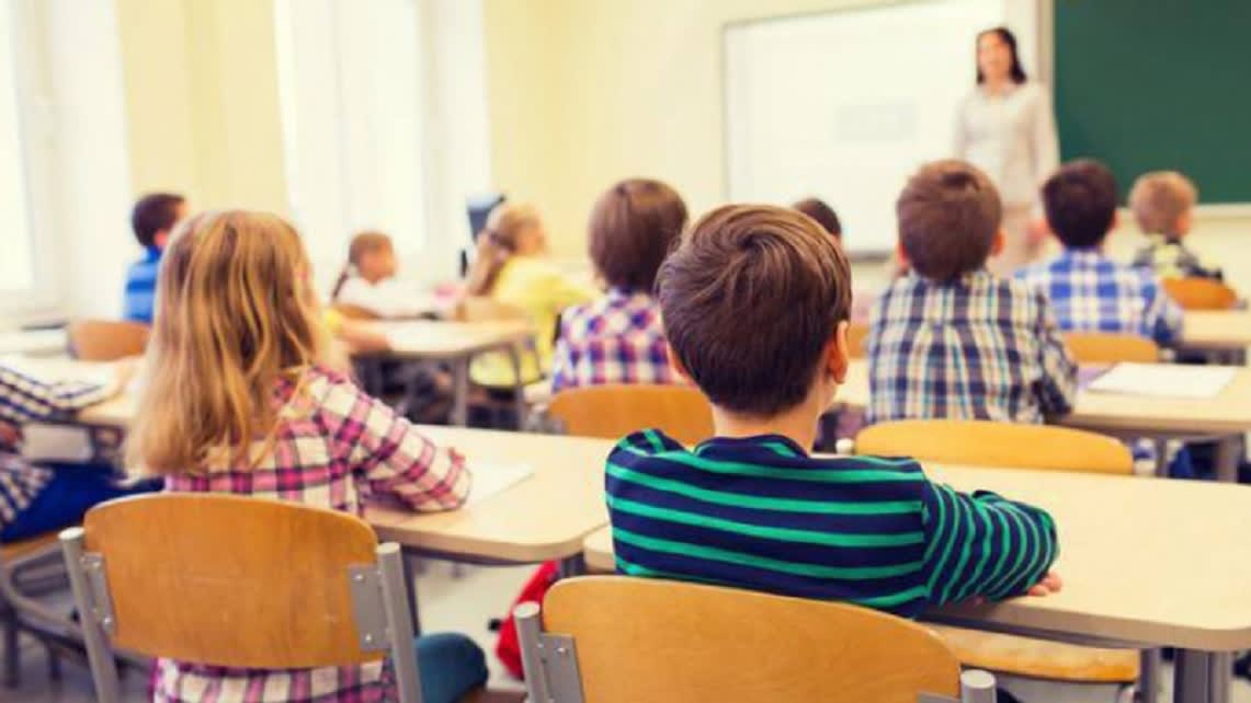 Familiile din Deva trebuie să dovedească înscrierea copiilor la școală până la sfârșitul lunii septembrie