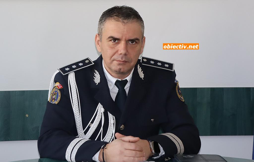 ofițeri de poliție în sediul IPJ Ialomița ofițeri de poliție în sediul IPJ Ialomița