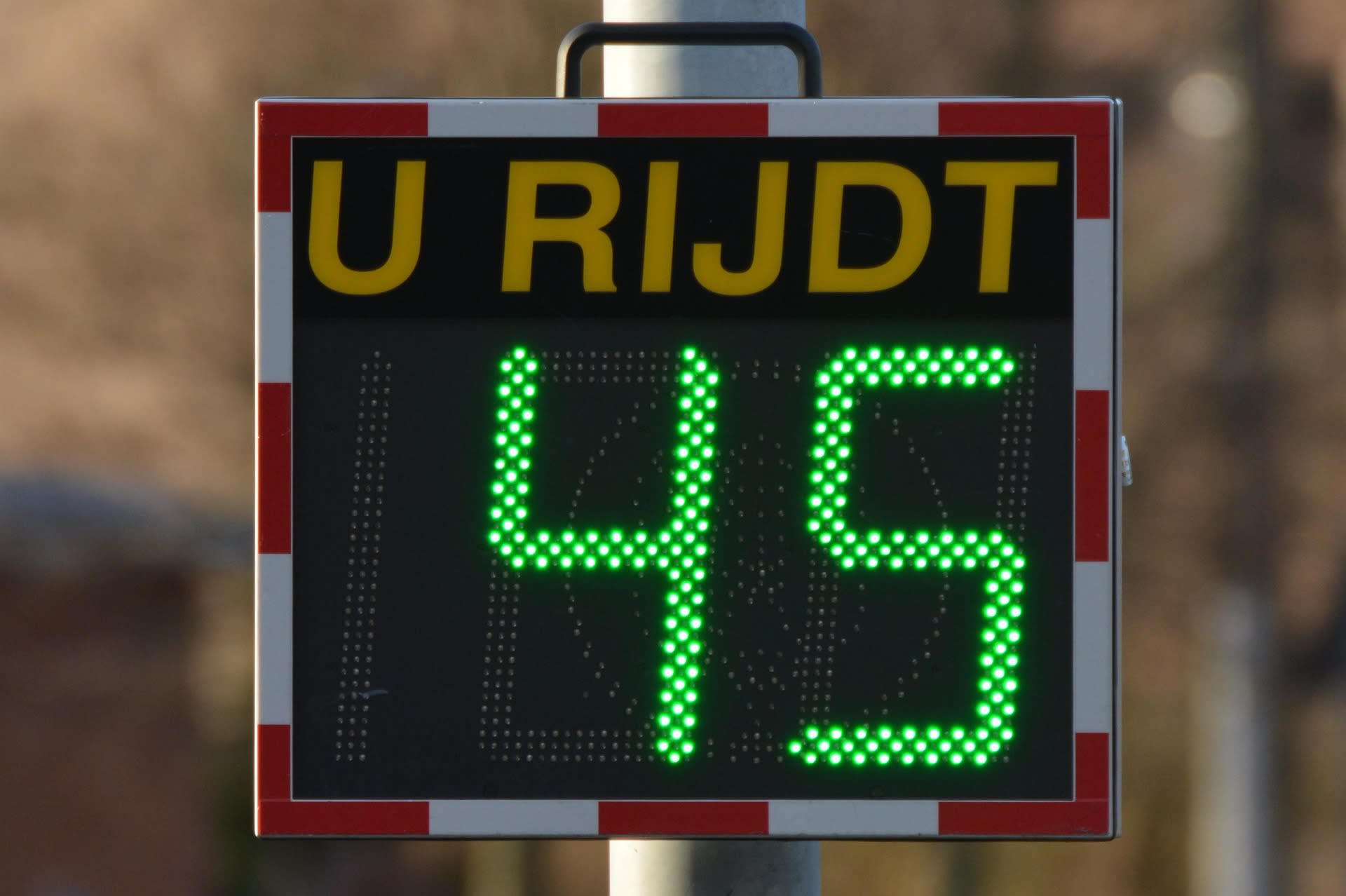 Cinci panouri de avertizare a vitezei, instalate pe drumurile din județul Cluj: Cum funcționează noile sisteme ale CNAIR