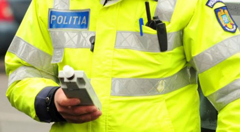 Șofer din Dănești, prins conducând cu permisul suspendat și alcool la volan