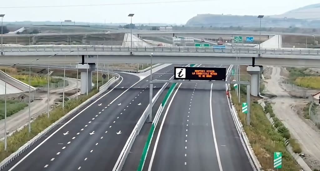 Plan autostradă, poduri și tuneluri în munți Plan autostradă, poduri și tuneluri în munți