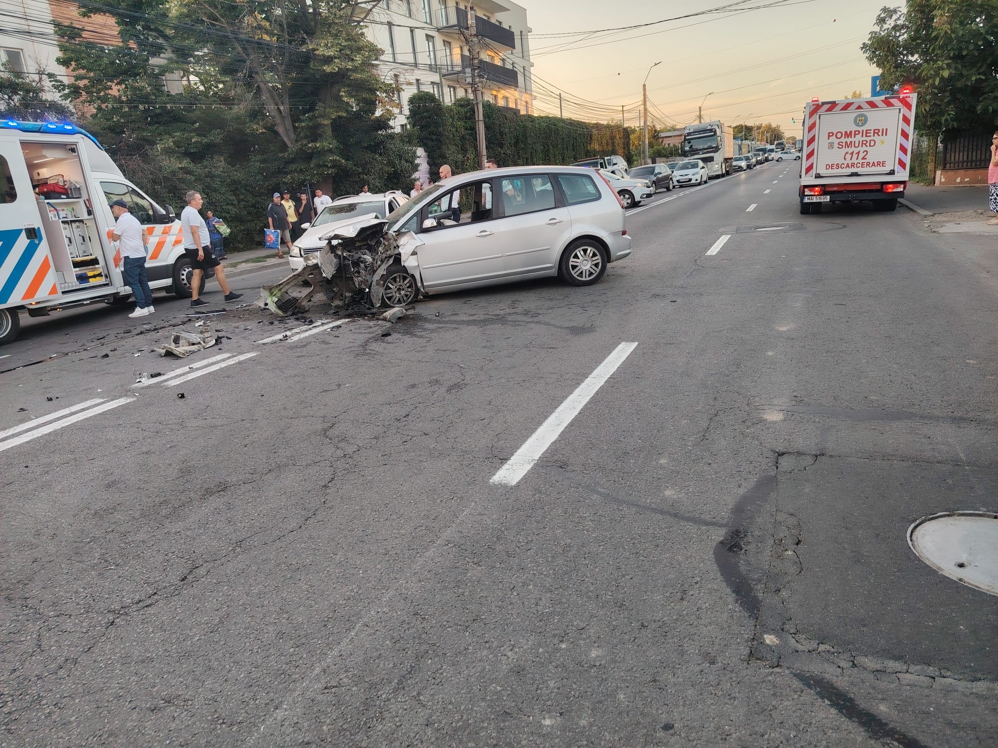 Accident grav în zona Bariera Traian din Galați, trei persoane rănite și una încarcerată
