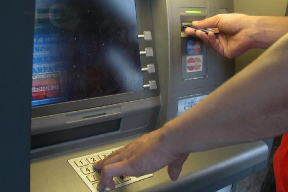Românii vor putea retrage suma dorită de la bancomat, indiferent de bancă