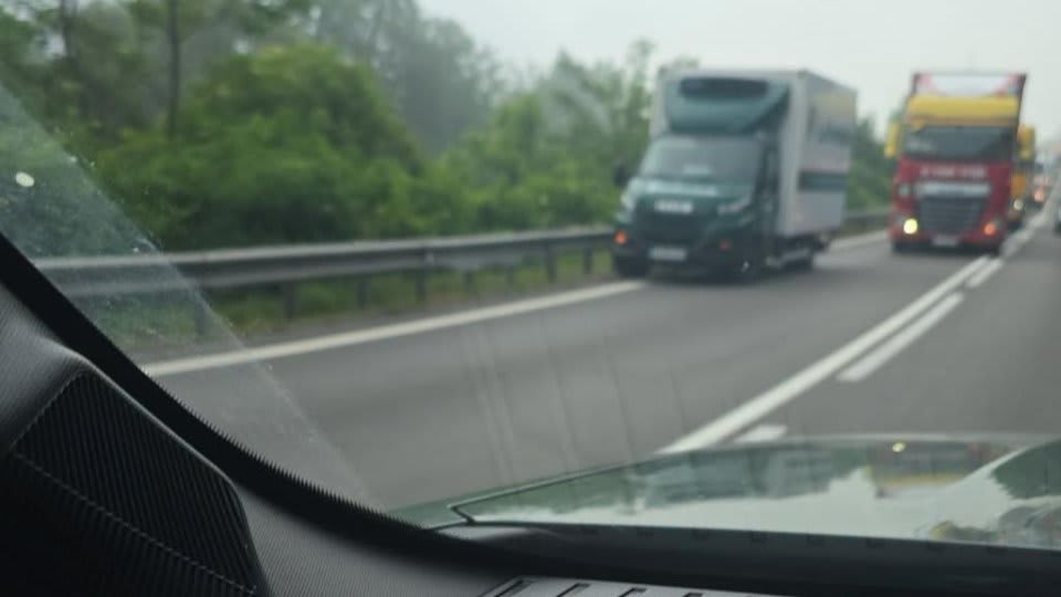 drum național DN7 cu semne de restricție pentru vehicule grele drum național DN7 cu semne de restricție pentru vehicule grele