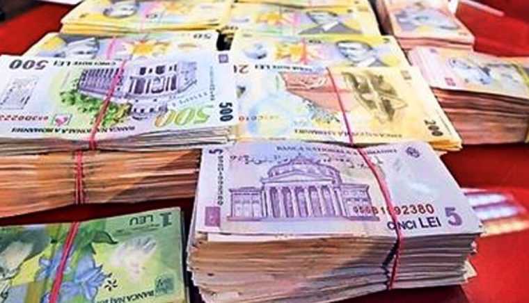 persoană primind ajutor financiar, situație de urgență persoană primind ajutor financiar, situație de urgență