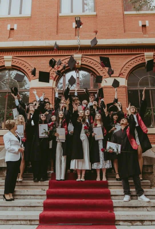 Karina Hăisan, singura elevă din Neamț cu media 10 la Bacalaureat, primește 5.000 de lei stimulent