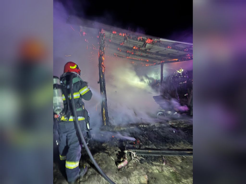 Un incendiu la Livezi a ucis mamă și fiică, găsite carbonizate