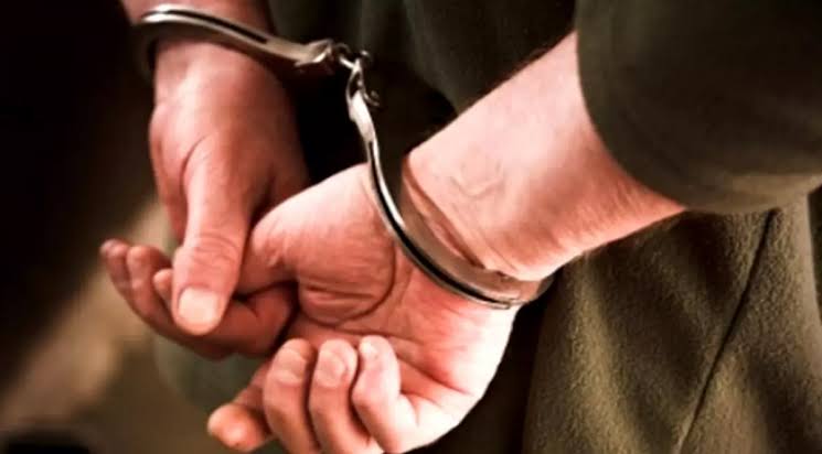 Un bărbat din Craiova, arestat preventiv după ce și-ar fi agresat soția și fiica de trei ani