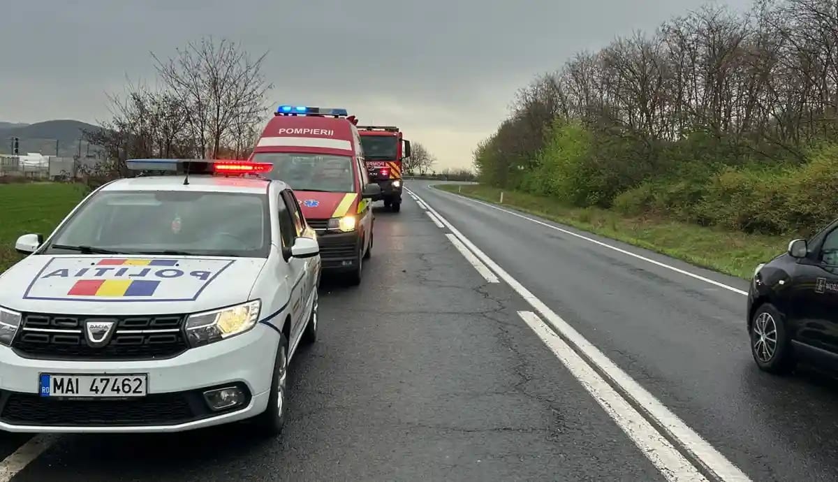 Mașină avariată după accident rutier la ieșirea din Aiud spre Măgina Mașină avariată după accident rutier la ieșirea din Aiud spre Măgina