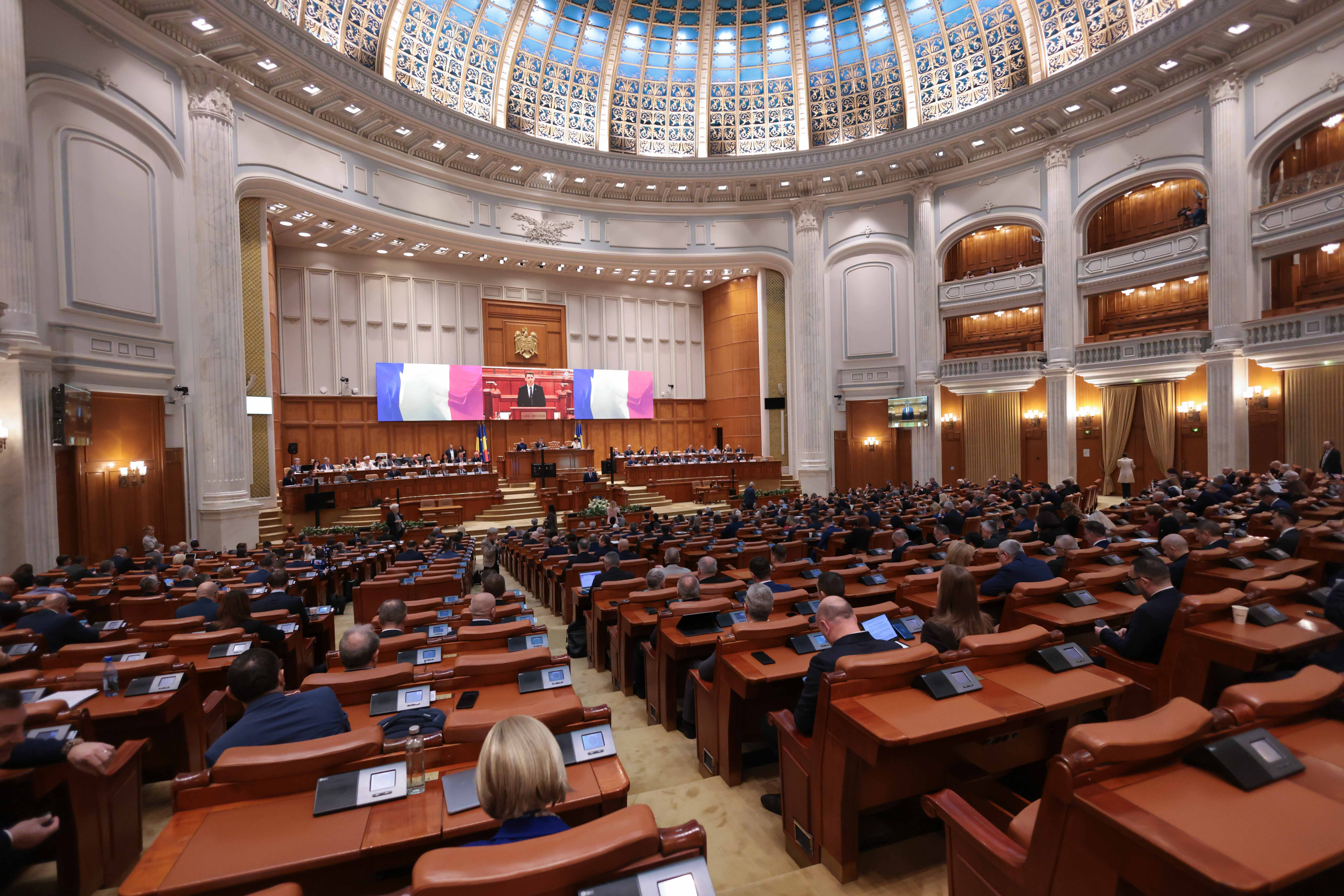 Traseism politic în Parlament: 35 de aleși și-au schimbat partidul de la ultimele alegeri